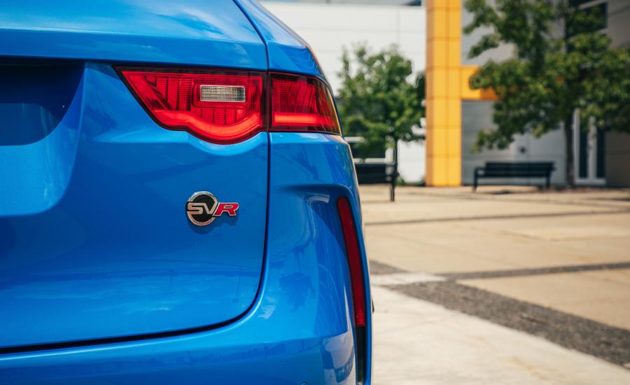 Детали экстерьера Jaguar F-Pace SVR 2018 года  (NA) (фото 15 из 40)